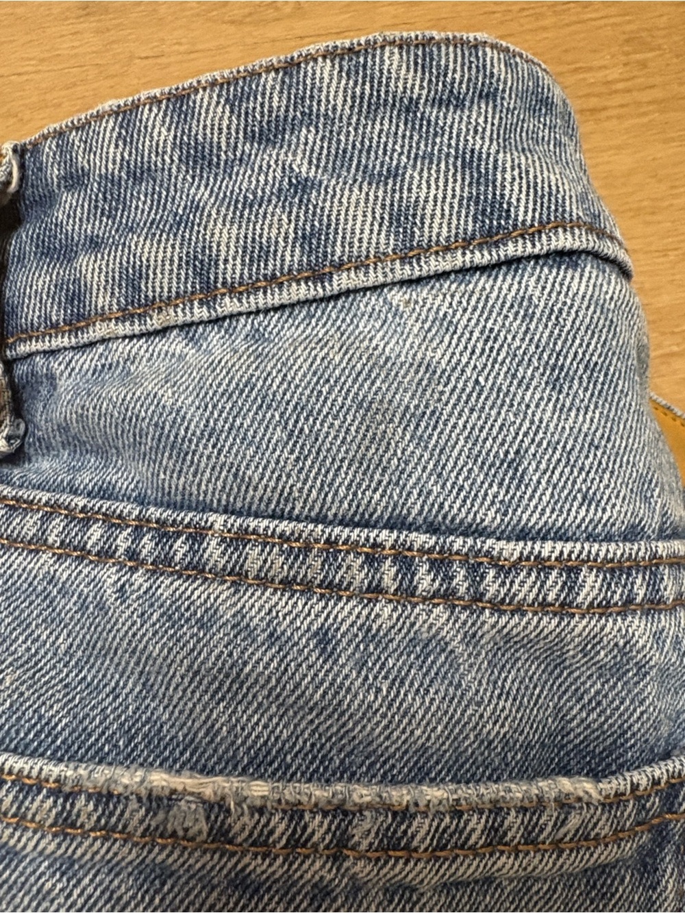 Simple Society Light-Medium Wash Raw Hem Denim Shorts Size 25 - Picture 4 of 4
